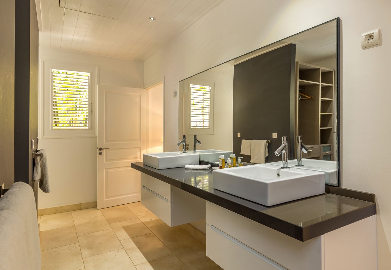 Salle de bain Villa Cerisier, villa en Martinique à Le François Salle de bain Villa Cerisier, villa en Martinique à Le François