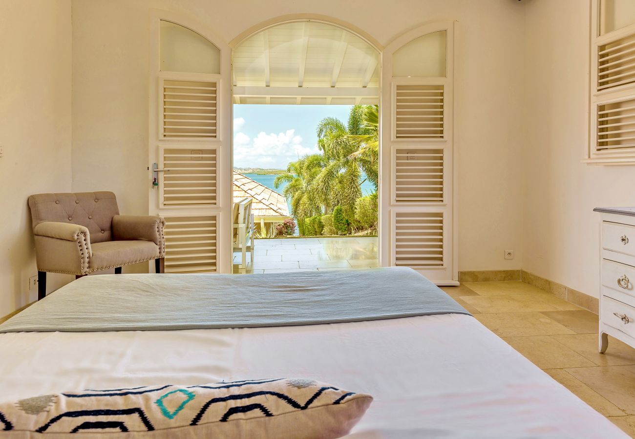 Chambre de la Villa Cerisier, villa en Martinique à Le François Chambre de la Villa Cerisier, villa de luxe en Martinique à Le François