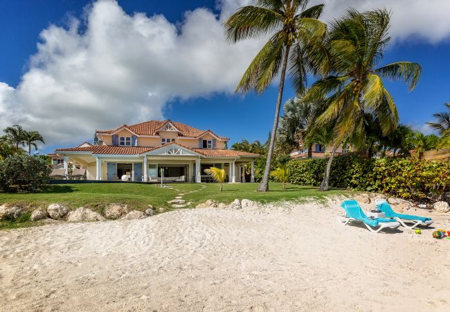 Façade de la Villa Marine, villa de luxe en Guadeloupe à Saint-François