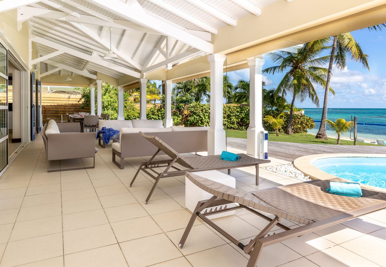Terrasse Villa Marine, villa de luxe en Guadeloupe à Saint-François Terrasse Villa Marine, villa de luxe en Guadeloupe à Saint-François