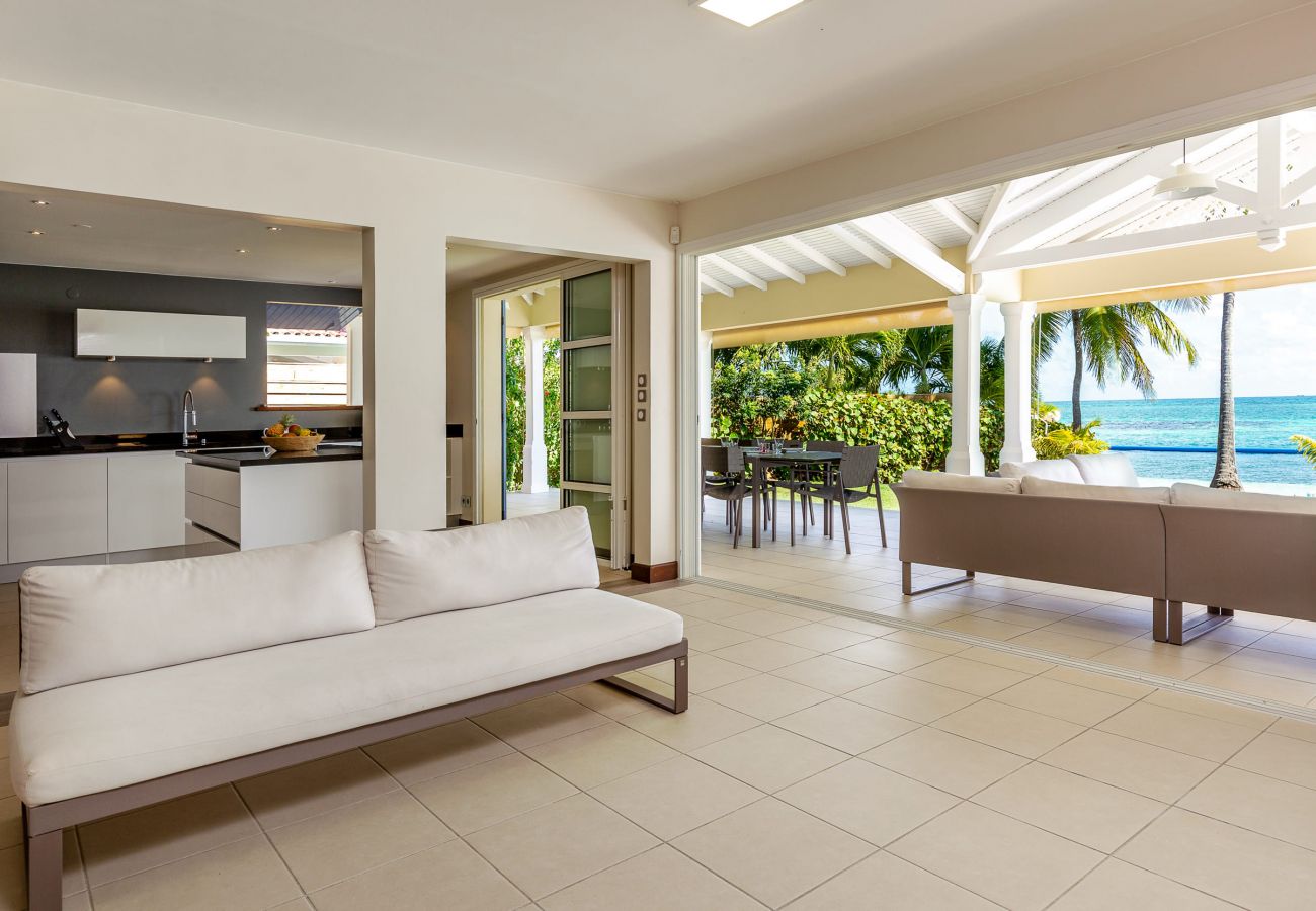 Salon Villa Marine, villa de luxe en Guadeloupe à Saint-François Salon Villa Marine, villa de luxe en Guadeloupe à Saint-François