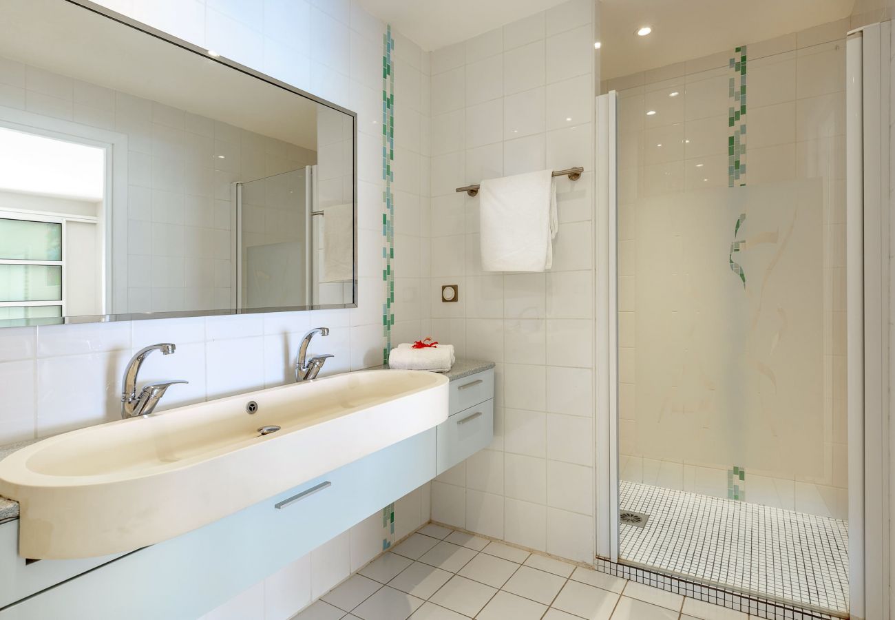 Salle de bain Villa Marine, villa en Guadeloupe à Saint-François Salle de bain Villa Marine, villa de luxe en Guadeloupe à Saint-François