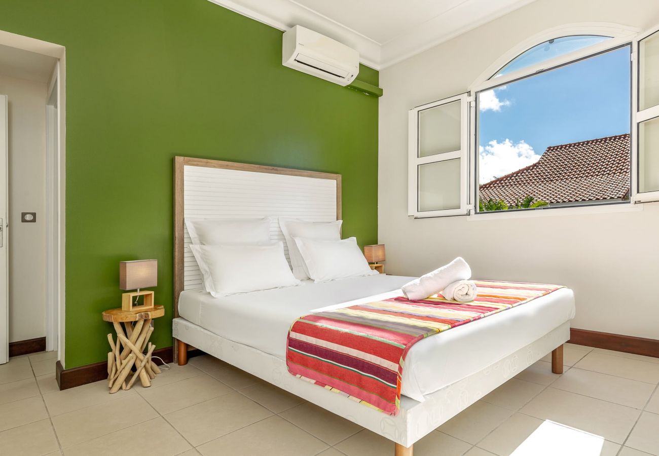 Chambre Villa Marine, villa de luxe en Guadeloupe à Saint-François Chambre Villa Marine, villa de luxe en Guadeloupe à Saint-François