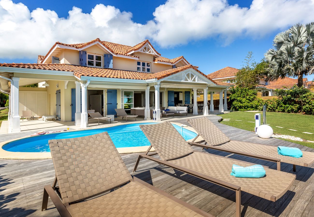 Piscine Villa Marine, villa de luxe en Guadeloupe à Saint-François Piscine Villa Marine, villa de luxe en Guadeloupe à Saint-François