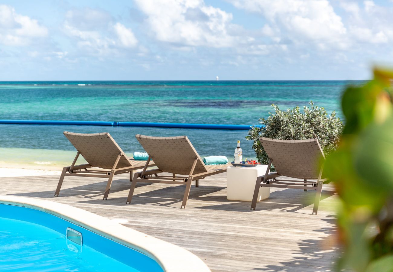 Piscine Villa Marine, villa de luxe en Guadeloupe à Saint-François Piscine Villa Marine, villa de luxe en Guadeloupe à Saint-François